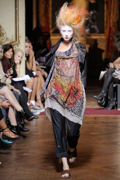 Look 27